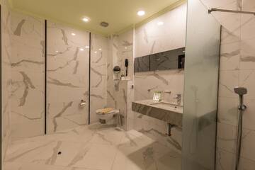 Фото номера Двухместный номер Делюкс с 1 кроватью Отель Diplomat Plaza Hotel &amp; Resort г. Луковит 2